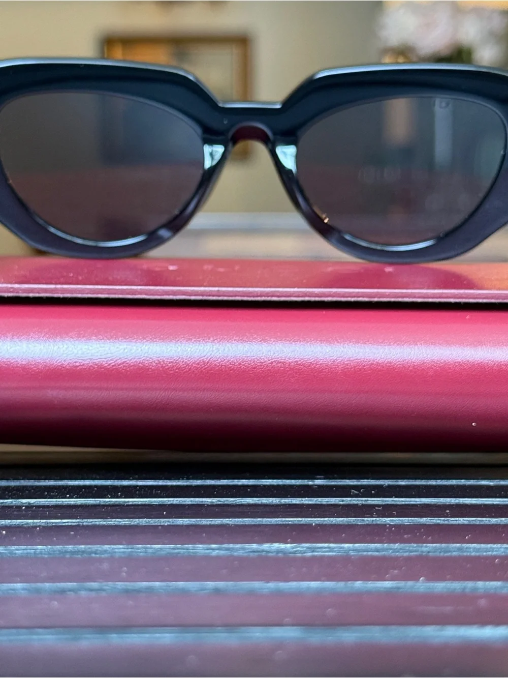 Gucci Black Oval Women's Sunglasses with Dark Lenses